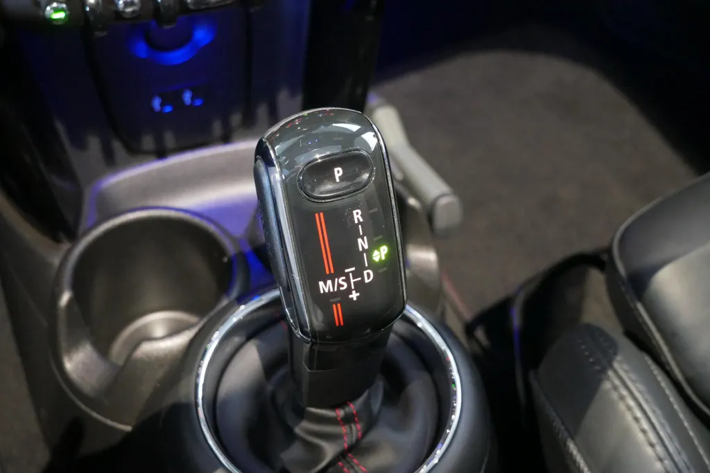 MINI 3-Deurs 2.0 Cooper S Knightsbridge Edition *Automaat*Navigatie*Parkeersensoren*Climate Control*Schuif/Kanteldak*Stoelverwarming*Harman Kardon Audio*Lederen interieur*Vol opties!