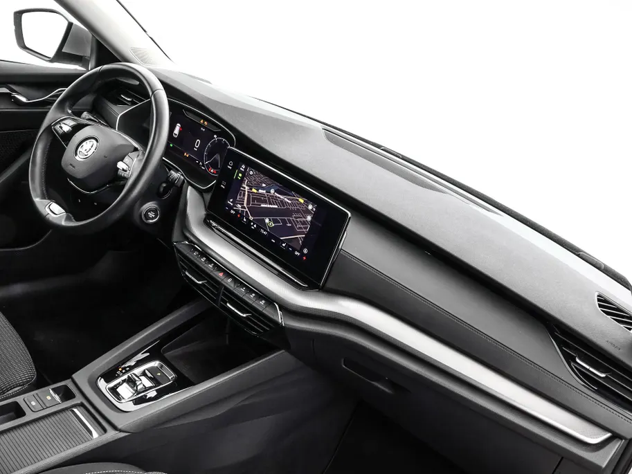 Škoda Octavia Combi 1.4 TSI iV PHEV 204pk DSG Business Edition · Stuur- & Stoelverwarming · Apple/Android Car Play · Cruise Control · Elek. Achterklep · Draadloze Telefoonlader ·