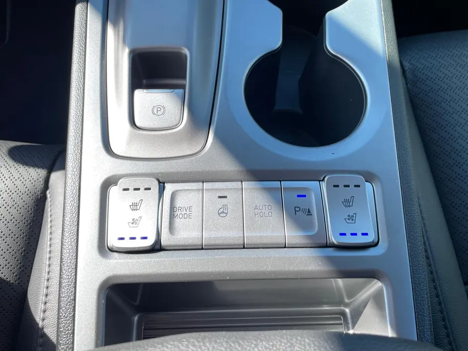 Hyundai Kona EV Premium 64 kWh | LAGE KM STAND! | Leder | Stoel- stuurverwarming | Navi