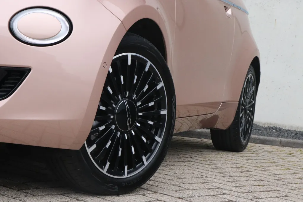 Fiat 500e La Prima by Bocelli 42 kWh | Pano | JBL | Winter | Camera | 17'