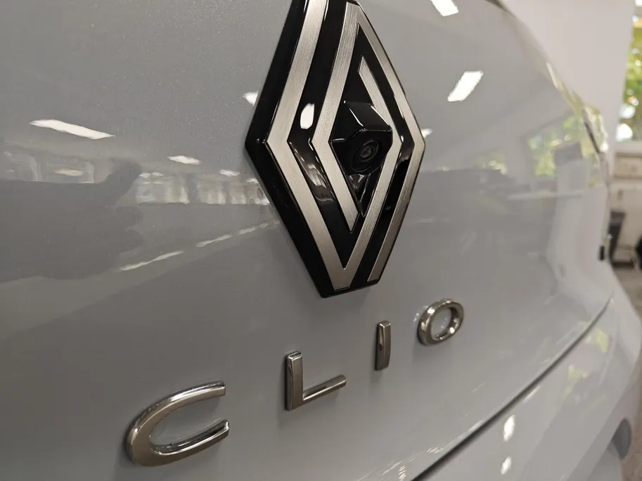 Renault Clio 1.6 E-Tech Full Hybrid 145 evolution AUTOMAAT NAVI AIRCO CAMERA PARKEERSENSOREN APPLE CARPLAY ANDROID AUTO 5 DEURS DEALER ONDERHOUDEN ZEER MOOIE AUTO