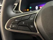 Renault Clio 90PK TCe GPF Techno | 9,3' Navi | Climate Control | Apple CarPlay/Android Auto | Camera | Cruise Control | Parkeersensoren | Full LED | Lichtmetalen Velgen | Digital Cockpit | Licht & Regen Sensor |
