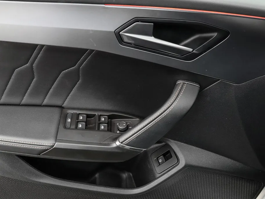 CUPRA Formentor 1.4 TSI 204pk DSG e-Hybrid Essential · Panoramadak · 360 Camera · Stoel-& Stuurverwarming · Apple/Android Car Play · 18'' Inch ·