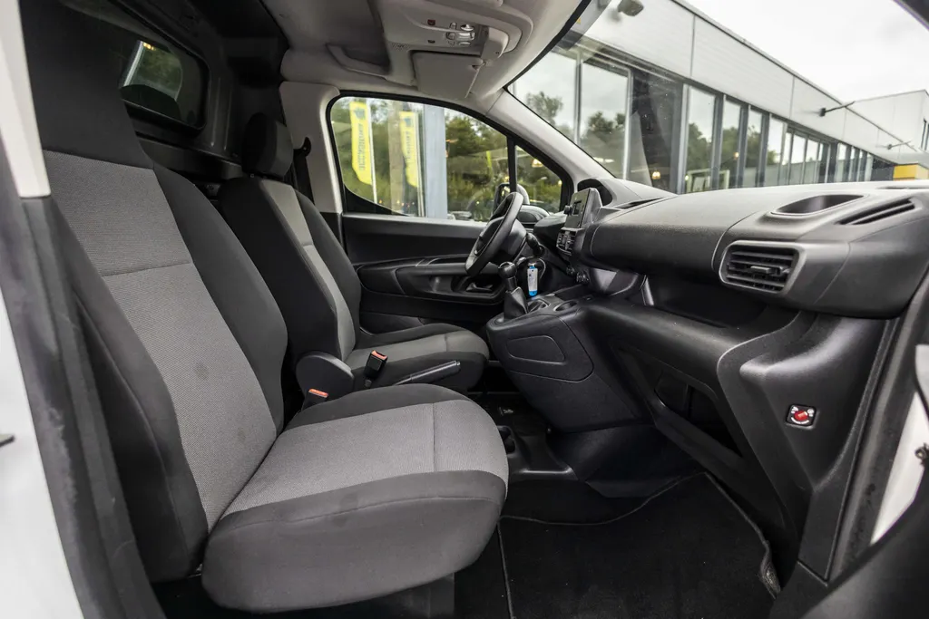 Peugeot Partner 1.5 BlueHDI Pro Long EX.BTW | Inclusief Imperial met ladderrol | All Season banden |