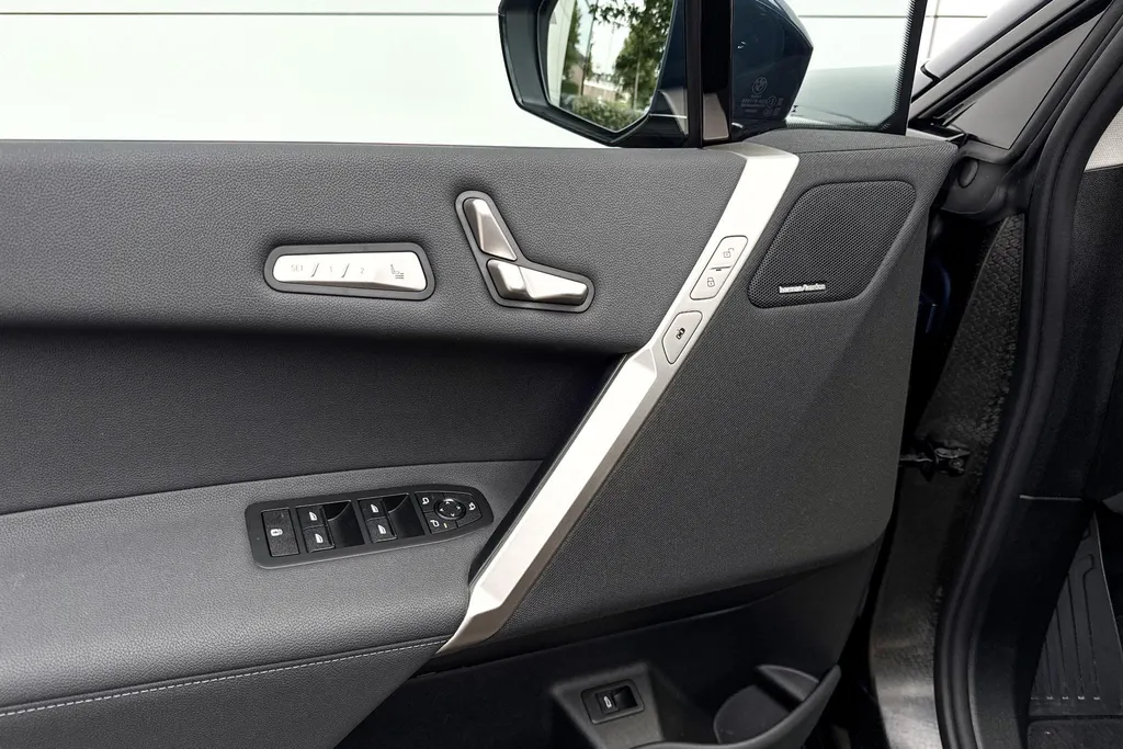 BMW iX xDrive45 101 kWh
