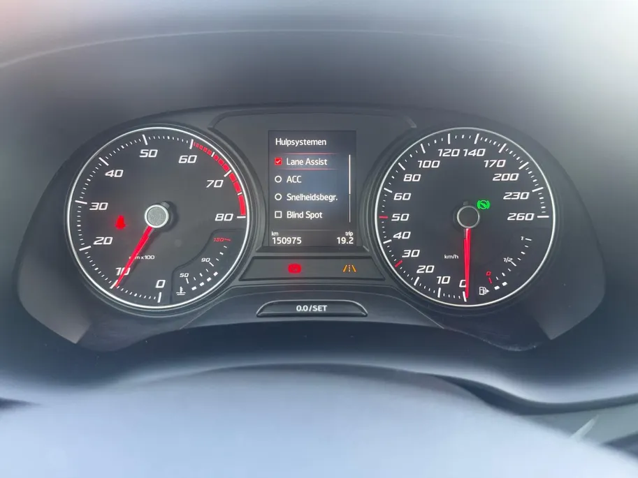 SEAT Ateca 1.5 TSI Style Business Intense | Automaat | Apple Carplay/Android Auto | Trekhaak | Climate Control | Adaptief Cruise Control | Stoelverwarming | Camera | Navigatie | Stuurbediening