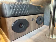 Renault Master T35 2.3 dCi 135 L3H2 Work Edition | Camper Edition | Motorsport Edition | Thule Omnistor Luifel | Airco in Leefruimte | TV | Koelkast | Magnetron | Volledig Bed | 2 Lederen Stoelen | DAB | LED Verlichting Leefruimte |