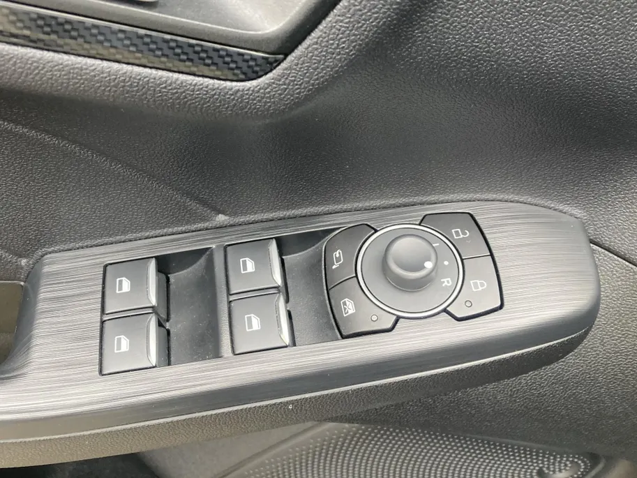 Ford Kuga 2.5 PHEV ST-Line X 225 pk Navigatie - Voorruitverwarming - Stoelverwarming - Bliss - Elektrische achterklep