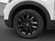 Volkswagen T-Cross 1.0 TSI 95pk Life · Apple/Android Car Play · Trekhaak · P-Sensoren · Airco · 16'Velgen ·