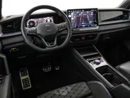 Volkswagen Tayron 1.5 272pk DSG eHybrid R-Line Edition · Panoramadak · 360 Camera · Wegklapbare Trekhaak · Black Style · 20'' Inch · Garantie t/m 17-11-2029 of 100.000km