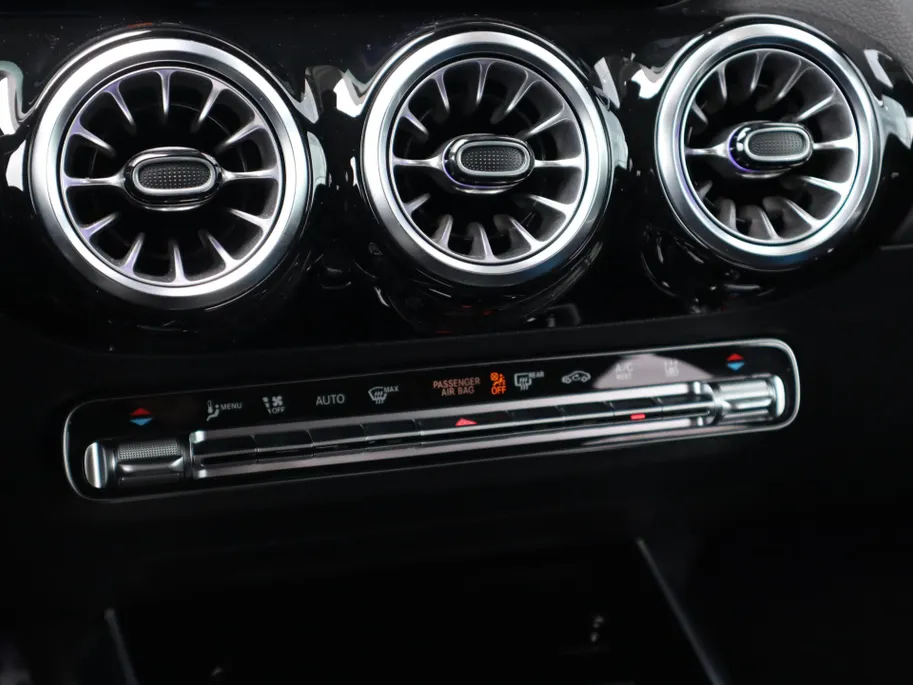 Mercedes-Benz GLA 250 e Business Solution AMG l Keyless l Panoramadak l Stoelverwarming