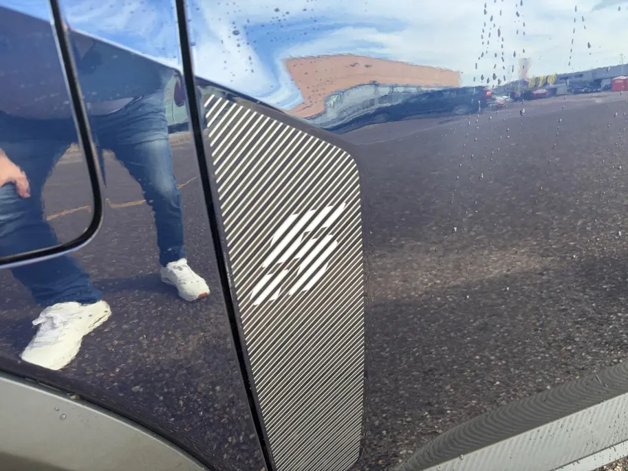 Renault 5 comfort range techno 52 kWh nu op voorraad met 1600,- korting , Pack Advanced Driving Assist , pack winter , Pack Harman Kardon premium sound , Apple Carplay/Android Auto , stoel en stuurverwarming , camera .