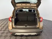 Renault Captur 90PK TCe Intens | All Season Banden | Armsteun | Navi | Camera | Parkeersensoren | Climate Control | Bluetooth | Lichtmetalen Velgen | Licht & Regen Sensor |