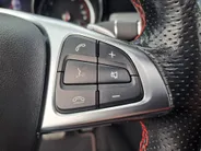 Mercedes-Benz GLA 180 Business Solution AMG AUTOMAAT | Trekhaak | Schuif/kanteldak | Navigatie | Camera | AMG-styling | Climate | Sensoren | Apple Carplay/Android Auto | Cruise | Stoelverwarming