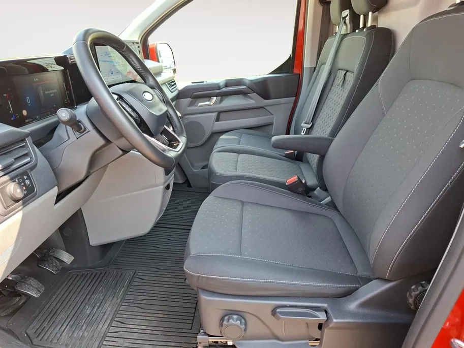 Ford Transit Custom 320 2.0 TDCI L2H1 Limited 136 pk handgeschakeld | BPM vrij! | Dealer onderhouden | Trekhaak | Apple carplay/ Android Auto