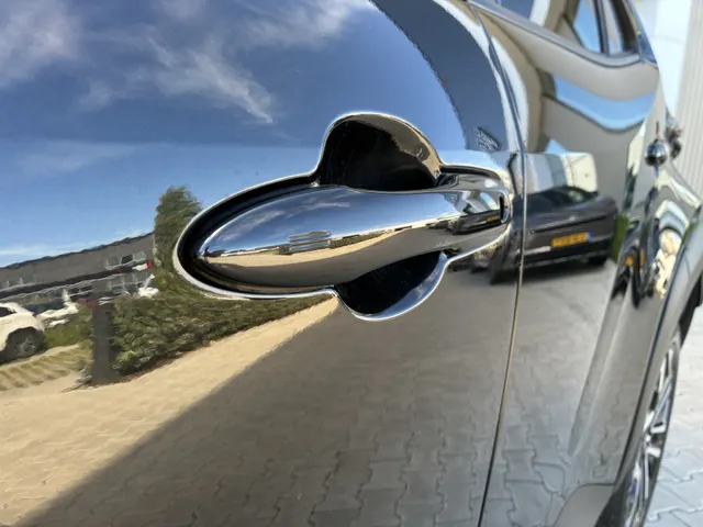 Toyota Yaris Cross 1.5 Hybrid Dynamic | Parkeersensoren V+A | Stuur en Stoelverwarm