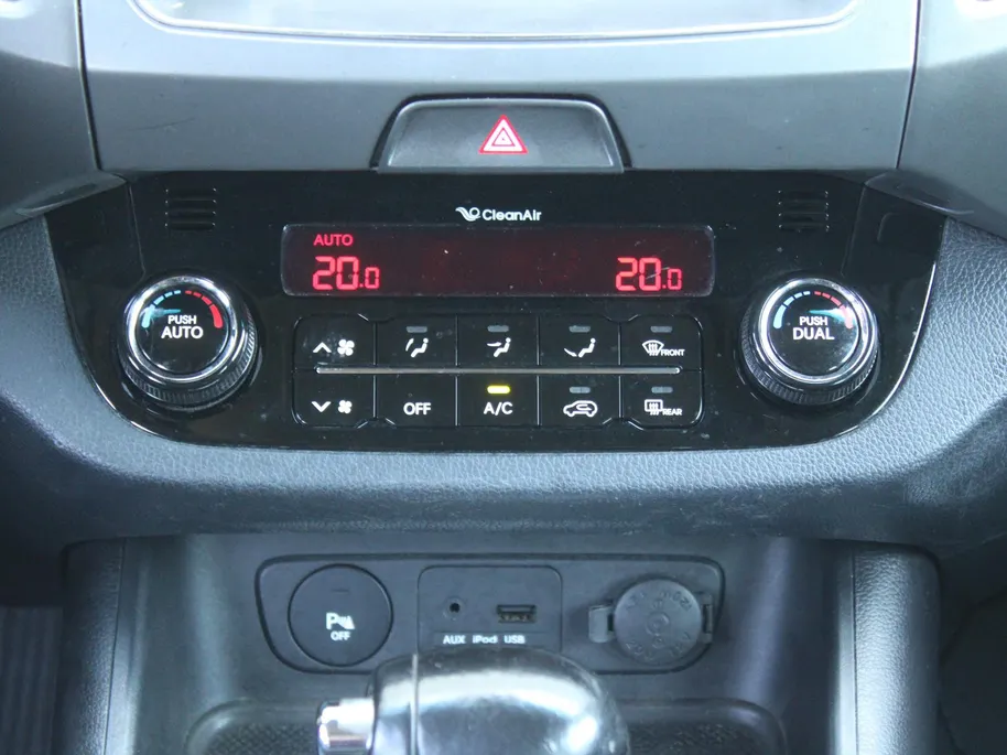 Kia Sportage 2.0 X-ecutive Plus Pack | Trekhaak | 17' LM | Parkeersensor achter | Half leer/stof | Navi Pioneer incl. Apple CarPlay/Android Auto | Cruise | Clima | Automaat |