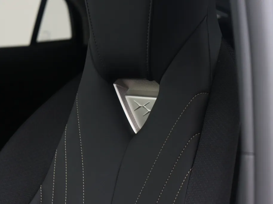 DS No 8 No 8 Pallas Black Edition 74 kWh | Pack Tech | 20'