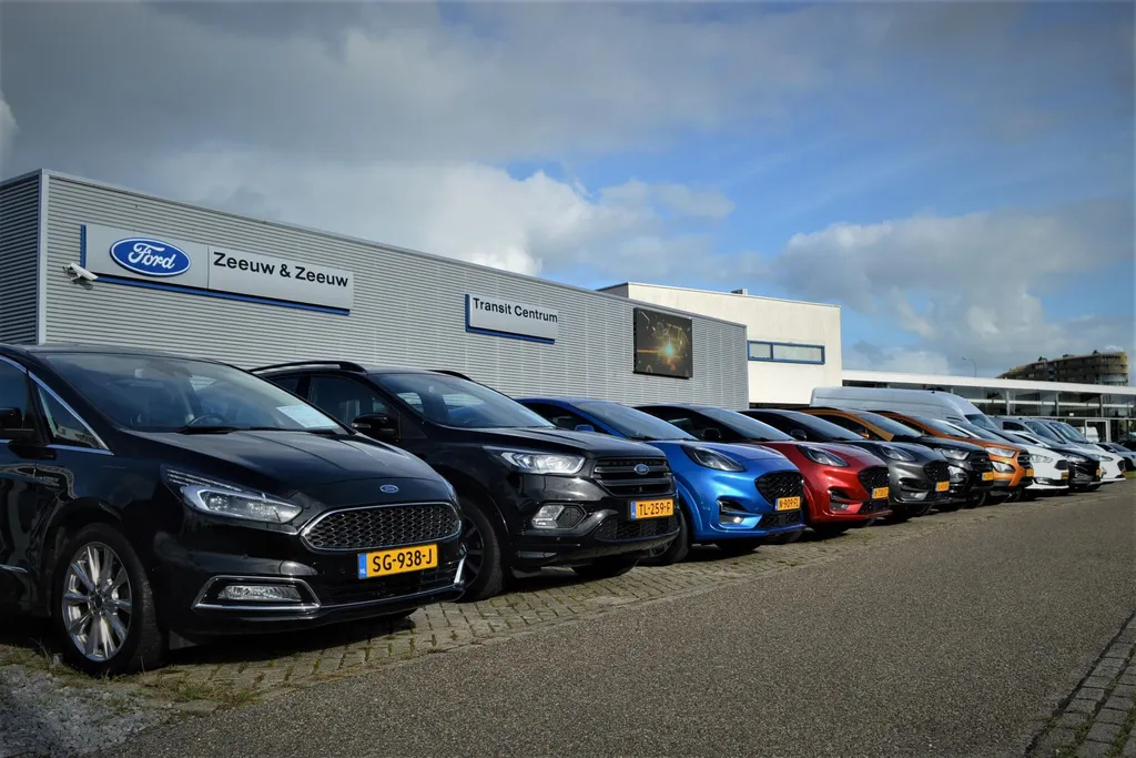 Ford Explorer 3.0 V6 EcoBoost PHEV ST-Line 7p. | Dealer Onderhouden | Panoramadak | 360 Graden Camera | All Season Banden | Elektrische Achterklep | Adapt. Cruise Control | BLISS | Winterpakket | Navigatie |