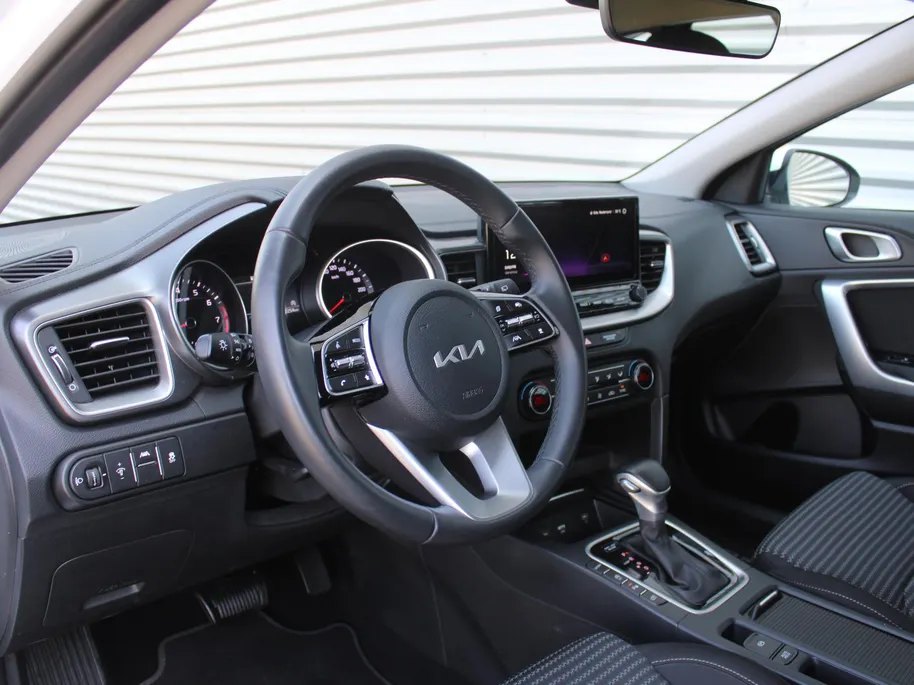 Kia Ceed Sportswagon 1.5 T-GDi DynamicLine | Airco | Cruise | Camera | Navi | 16' LM | LED | PDC |