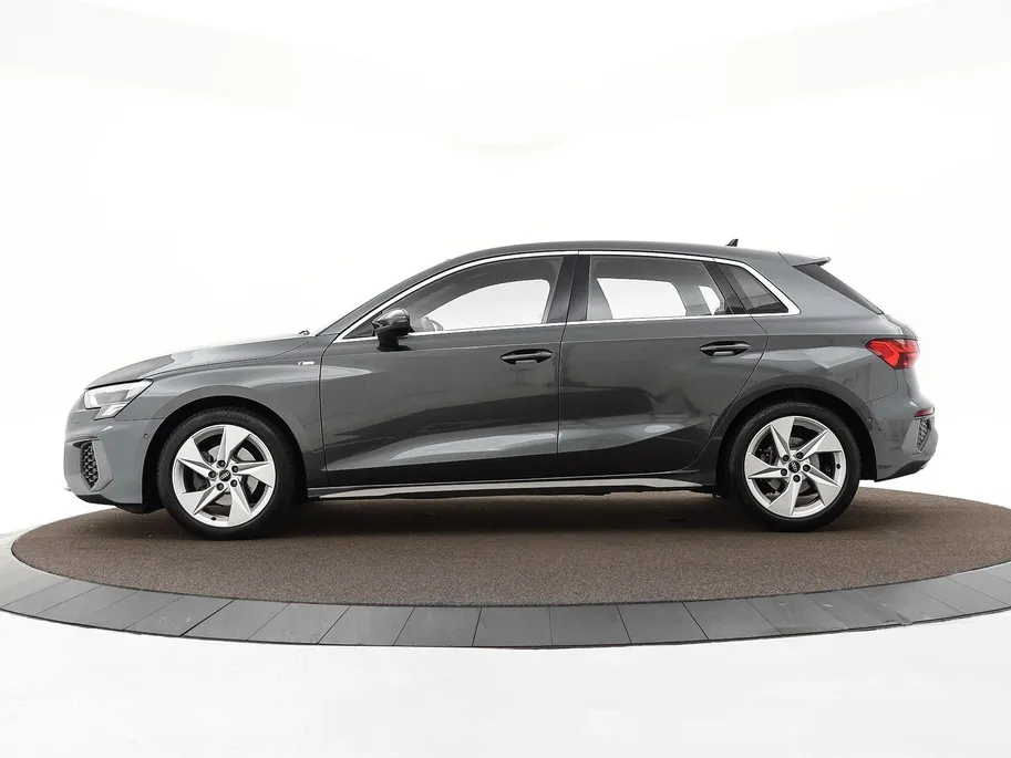 Audi A3 Sportback 35 TFSI 150pk S-Tronic S Edition · Camera · Apple/Android Car Play · Stoelverwarming · Parkeer assistent · Sportstoelen · Garantie t/m 13-06-2027 of 100.000km
