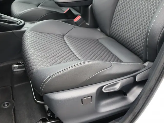 Toyota Yaris 1.5 Hybrid 130 Executive JBL | Head-up | Stuur en stoelverwarming VERKOCHT