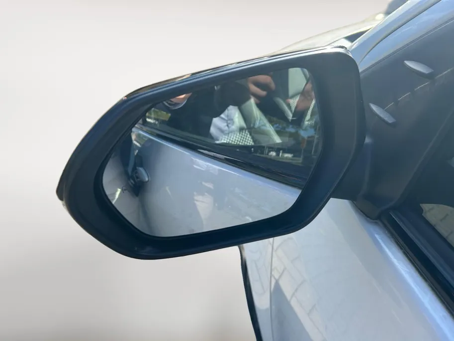 Toyota Yaris 1.5 Hybrid Executive Zeer compleet o.a. Navigatie, Trekhaak etc! Nu incl. 12 maanden garantie!
