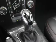 Volvo V40 Cross Country 1.5 T3 Dynamic Edition | Trekhaak | 17' LM | Panoramadak | Leer | PDC v+a | Camera | Stoel-/voorruitverwarming | HK audio |