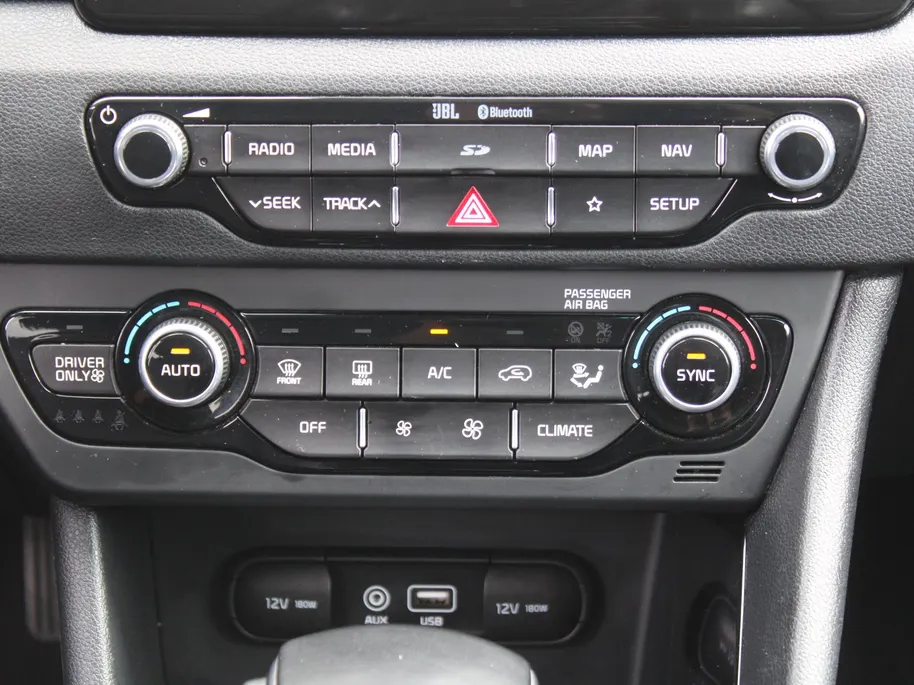 Kia Niro 1.6 GDi Hybrid ExecutiveLine | Trekhaak | Stuur-/stoelverwarming + ventilatie | Camera | Cruise adapt. | 18' LM | Leer | JBL audio |