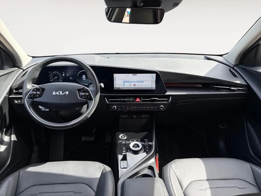 Kia Niro EV DynamicPlusLine 64.8 kWh | Glazen schuif-/kanteldak | Stoel- en stuurverwarming | Elektrisch bedienbare achterklep | Head-up display | Dodehoek assistentie | Achteruitrijcamera | Apple/Android Carplay | LED | Climate control