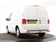 Volkswagen Bedrijfswagens Transporter 2.0 TDI L1H1 28 · Camera · Trekhaak · Apple/Android Car Play · Navigatie · Cruise Control · Vloerplaat · 16'' Inch · Garantie t/m 01-04-2028 of 100.000km