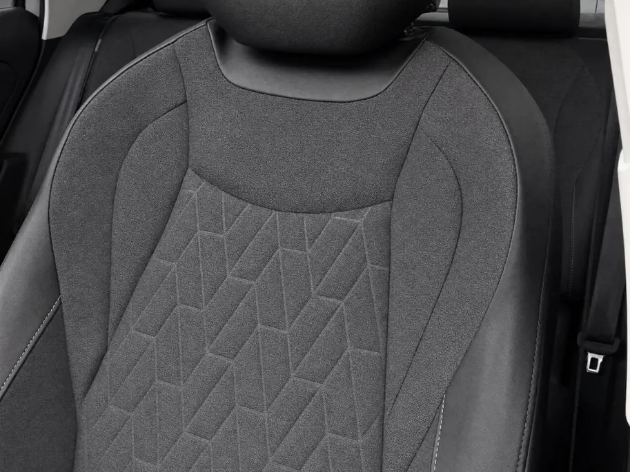 Volkswagen Tiguan 1.5eHybrid 150kW/204PK Life Edition · Panoramadak · Camera + Parkeersensoren · Stoel- & stuurverwarming · Garantie t/m 26-02-2029 of 100000km.