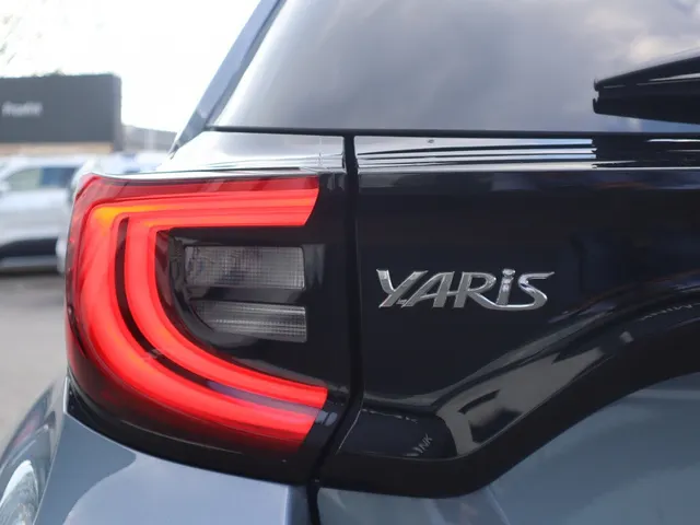 Toyota Yaris 1.5 Hybrid 115 Dynamic | V+A Parkeersensoren | Stoel & Stuur Verwarming