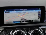 Mercedes-Benz A-Klasse 250 e AMG Line | HUD | Multispaak | LED | Navigatie | Camera | Automaat
