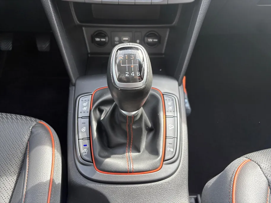 Hyundai Kona 1.0T Premium | Elek. stoelverstelling | Stoelverwarming | Navi | Leder