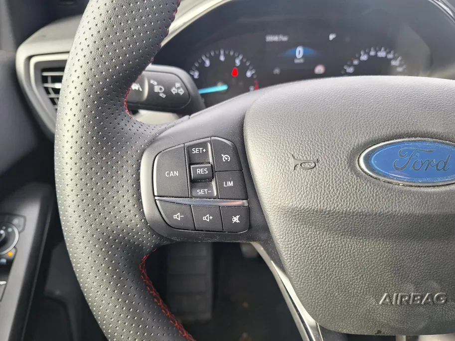 Ford Focus Wagon 1.0 EcoBoost Hybrid ST Line WINTERPAKKET / NAVIGATIE GROOTSCHERM.