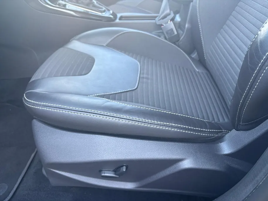 Ford Focus Wagon 1.0 Titanium |Lederen/stof bekleding| Trekhaak| bi-xenon koplampen| keyless entry| 12 maanden Bovag garantie|