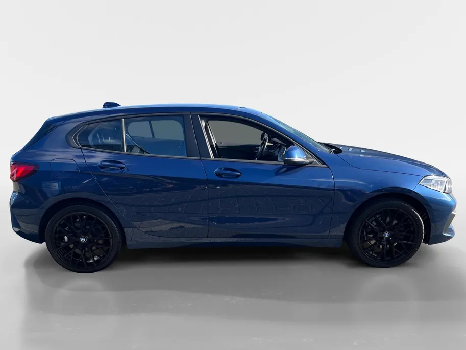 BMW 1 Serie 116i Introduction Edition 1e eigenaar | 18' M Sport velgen | Carplay | Cruise Control | Navi | Parkeersensoren | Digitale Cockpit | Etc.