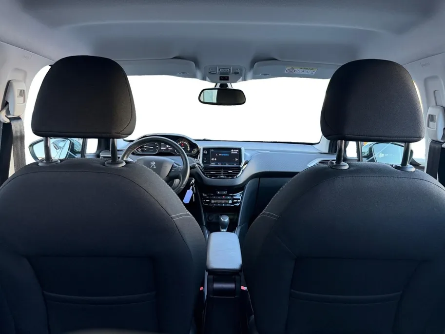 Peugeot 208 1.2 PureTech Allure Automaat | Climate / CruiseControl | All Season banden | 12 Maanden garantie!