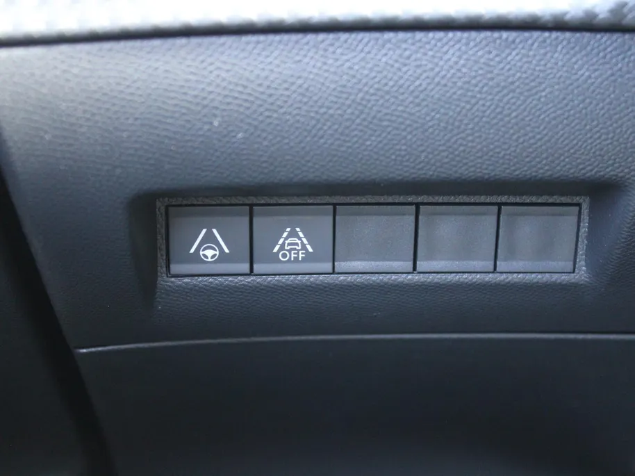 Peugeot 2008 1.2 PureTech GT | Automaat | Navi | Camera | Panoramadak | Dodehoek detectie | Cruise adapt. | 17' LM | LED |