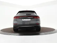 Audi Q8 55 TFSIe 381pk Tiptronic Quattro Pro Line S · Panoramadak · 360 Camera · Wegklapbare Trekhaak · Apple/Android Car Play · Luchtvering · 21'' Inch ·