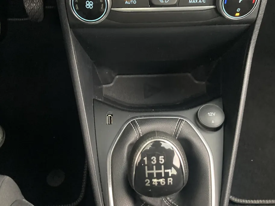 Ford Fiesta 1.0 EcoBoost 100 pk Titanium 5-deurs Navigatie - Apple Carplay/ Android Auto - Active Park Assist