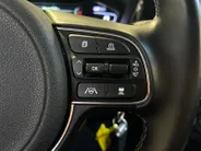 Kia Niro 1.6 GDi Hybrid DynamicLine | Apple Carplay / Android Auto | Navigatiesysteem | Licht + Regensensor | Parkeersensoren + Camera Achter | Climate Control | Cruise Control Adaptief | Rijstrooksensor + Correctie