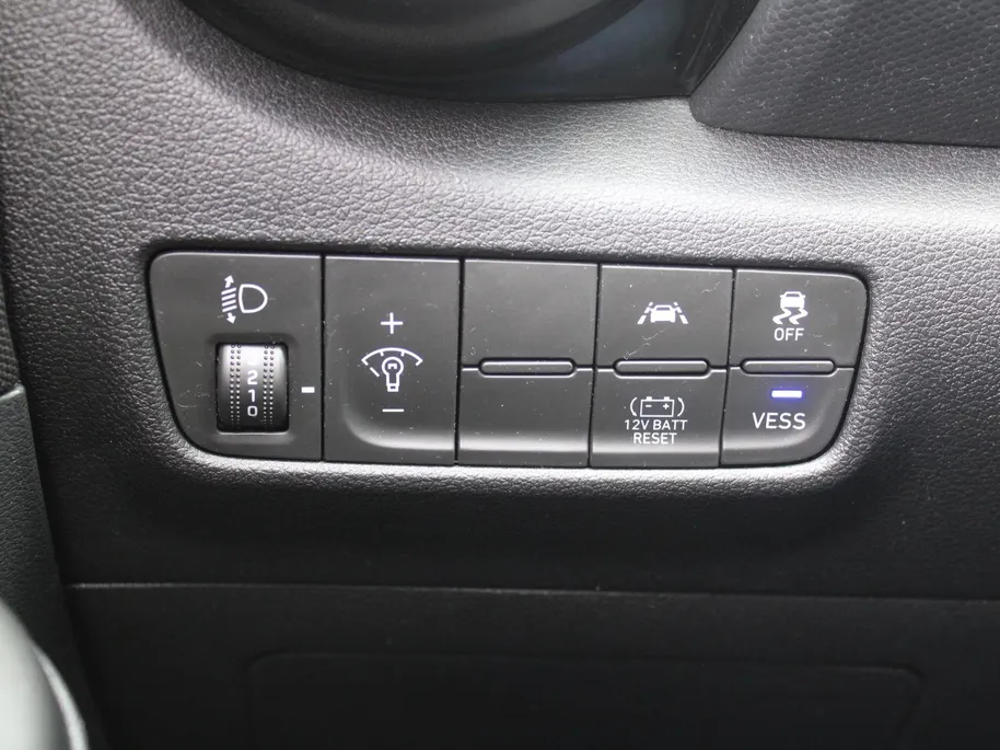 Hyundai Kona 1.6 GDI HEV Comfort | Trekhaak | Camera | 16' LM | Cruise adapt. | Navi | Apple Carplay/Android Auto | Clima | All seasons |