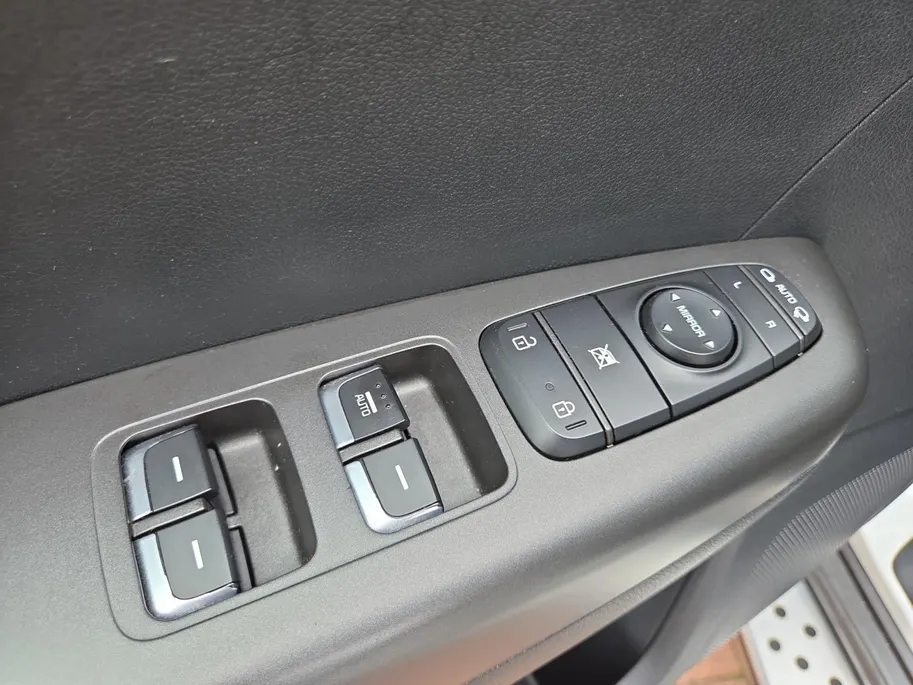 Kia Sportage 1.6 GDI DynamicLine | Dealer Onderhouden | Stoelverwarming voor en achter | camera | Navigatie | Cruise Control | LM Velgen 17' | Lader | 12 Maanden BOVAG Garantie |