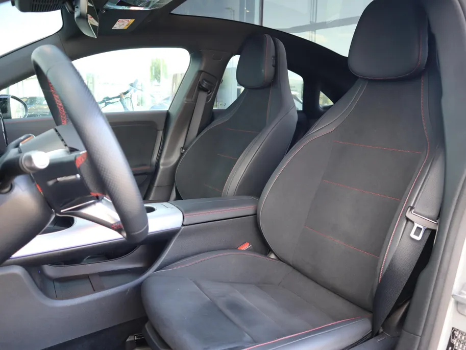 Mercedes-Benz CLA 250+ Launch Edition 85.5 kWh l Keyless l Achteruitrij camera l Stoelverwarming l Memory