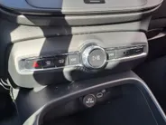 Volvo XC40 2.0 B3 Essential AUTOMAAT | Stuur/stoelverwarming | Adaptieve Cruise | Camera | Sensoren | Dode hoek | Apple Carplay/Android Auto