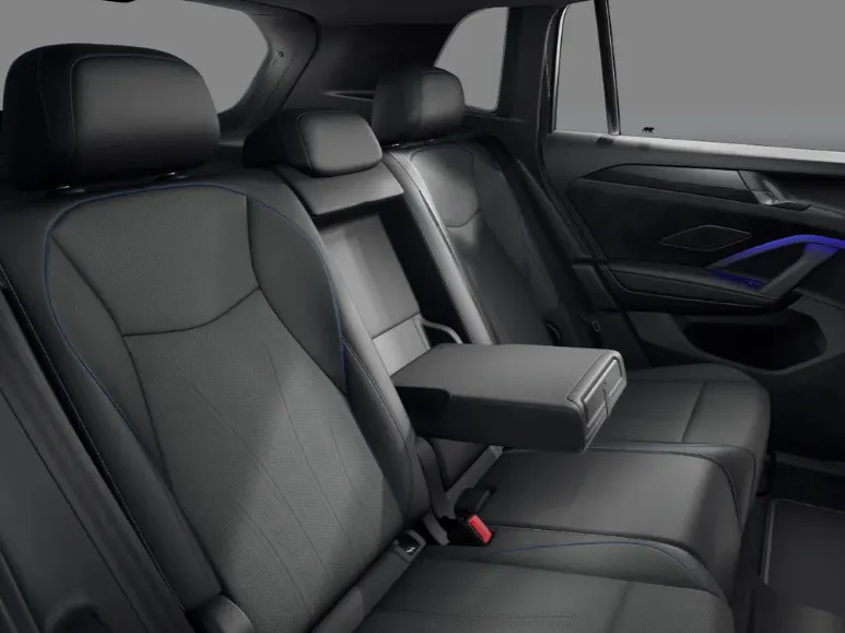 Volkswagen Tiguan R-Line Edition 1.5 eHybrid 272 PK 6 versn. DSG · Black Style Pakket · Interieur Style Pakket · Panoramaschuif-kanteldak · Trekhaak inklapbaar, met elektrische ontgrendeling, incl. aanhangermanoeuvreerhulp Trailer Assist · Prijs is inclusief inruilpremie ·