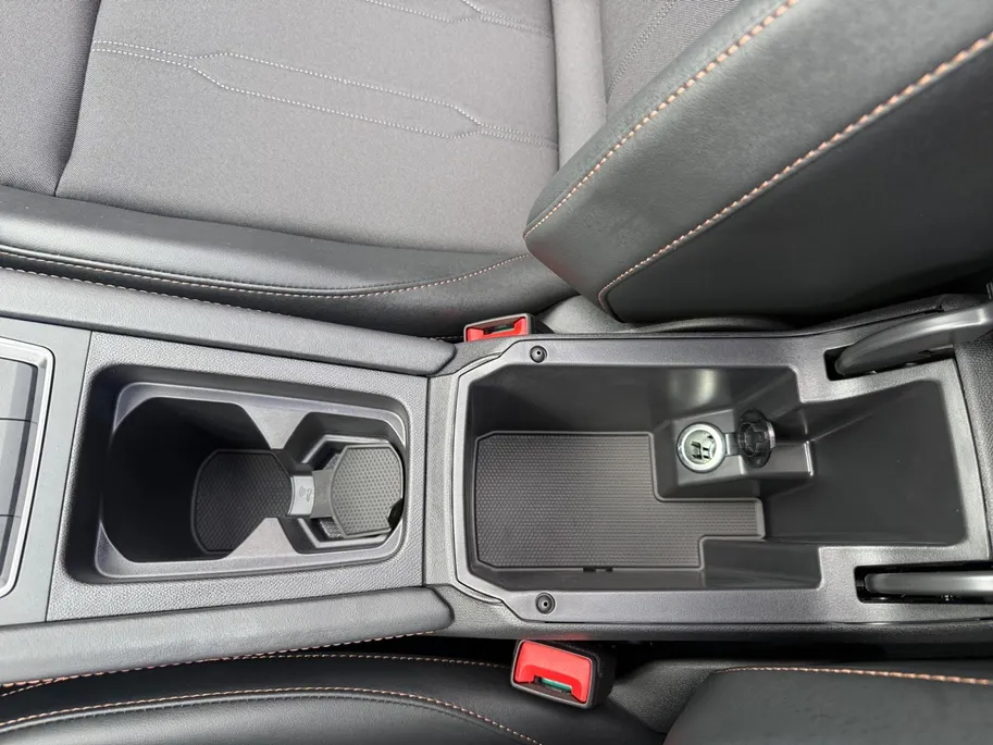 CUPRA Formentor 1.5 TSI e-Hybrid Business Afneembare trekhaak | panorama dak | stoel/stuur verwarming | Carplay |