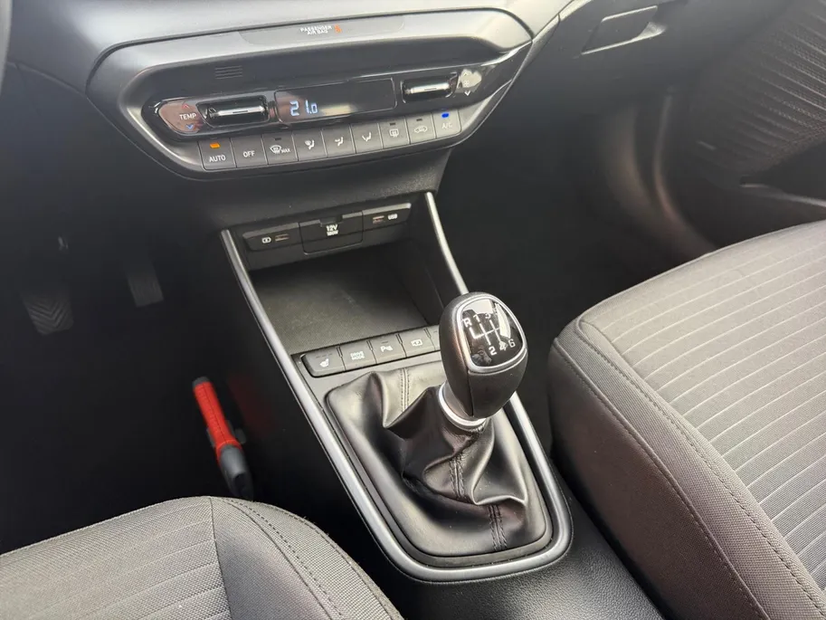 Hyundai i20 1.0 T-GDI Premium | Navigatie| Stoel/Stuurverwarming| Achteruitrijcamera| Dode hoek sensor|